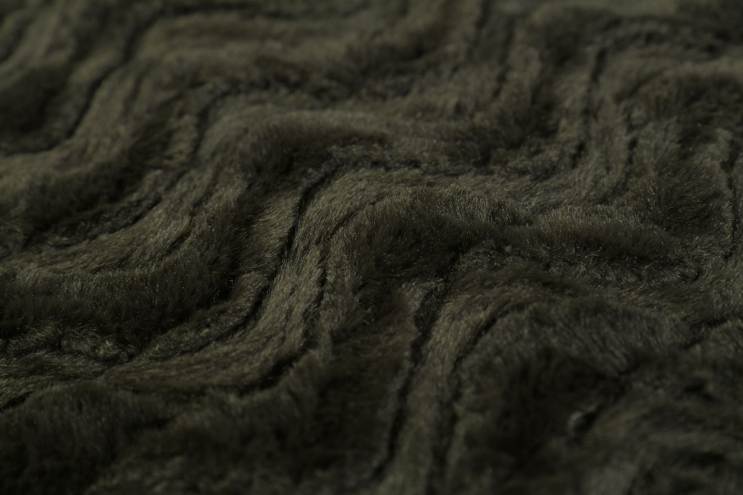 500Gsm Faux Fur Heated Throw Charcoal
