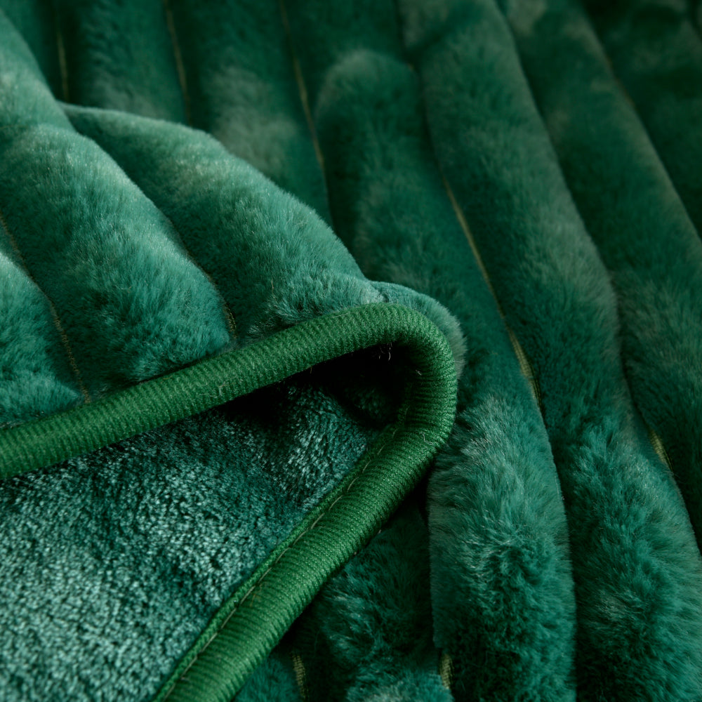 
                      
                        Chunky Embossed Fleece Heated Throw Emerald Green
                      
                    