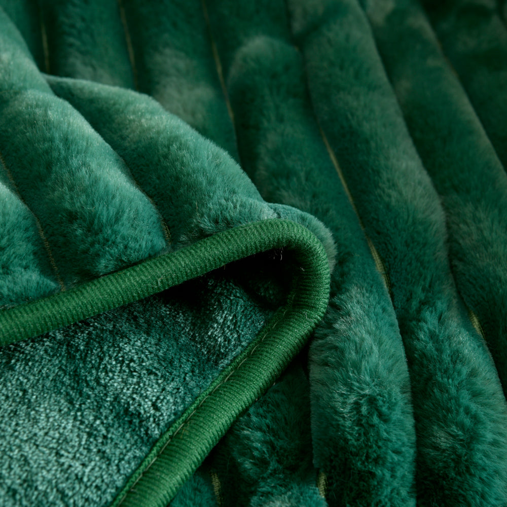 Chunky Embossed Fleece Heated Throw Emerald Green