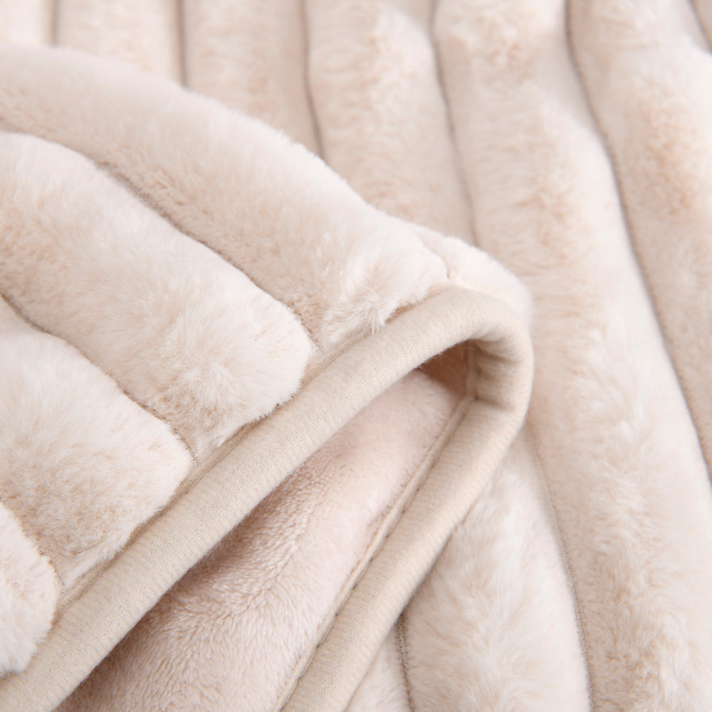 
                      
                        Chunky Embossed Fleece Heated Throw Natural
                      
                    