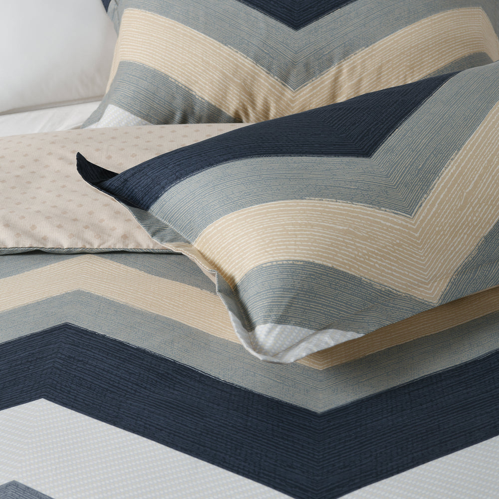 
                      
                        Chevron 100% Cotton Reversible Quilt Cover Set
                      
                    